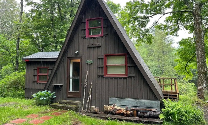 South Royalton Kabine | A-Frame cabin in the woods