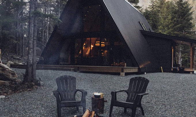 Sunshine Valley Kabine | A-Frame Escape in the Woods Hot Tub Family Friendly