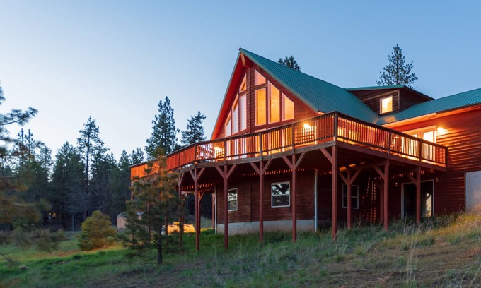 Goldendale Haus | Guesthouse in the Pines