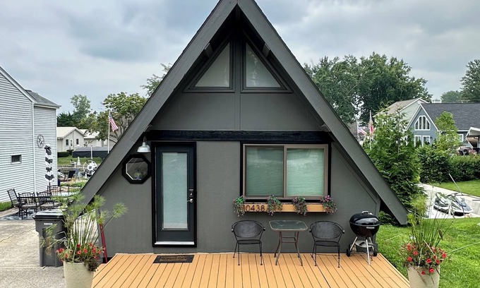 Syracuse Hütte | A-Frame of Mind @ Lake Wawasee