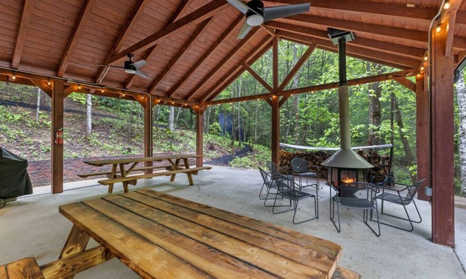 Pine Ridge Wohnung | WiFi - A-Frames Under the Canopy - Multi-Cabin Retreat in Red River Gorge, Kentucky!