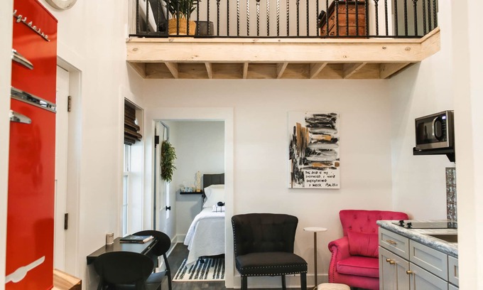 Honea Path Haus | A fun & happy guesthouse with a loft! Located 15 min. from Erskine College.