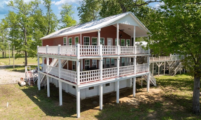 Morris Chapel Haus | A Gem on the Beautiful Tennessee River: Perfect for gatherings and Retreats