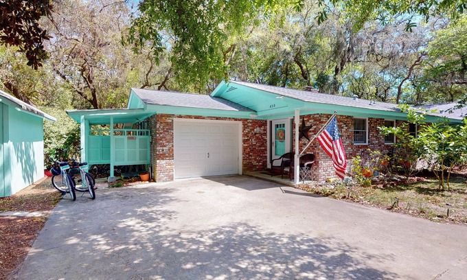 Jekyll Island Haus | A HIDDEN GEM DUPLEX 2 bedrooms, 1.5 bathroom