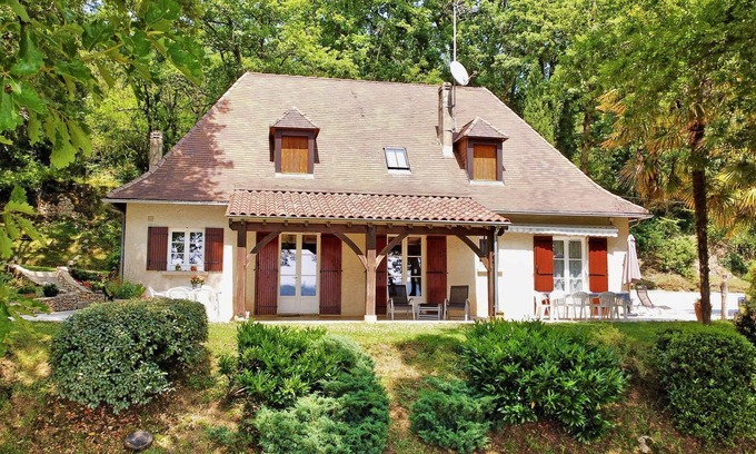 Tremolat Haus | A l’oree des bois - gite with swimming pool