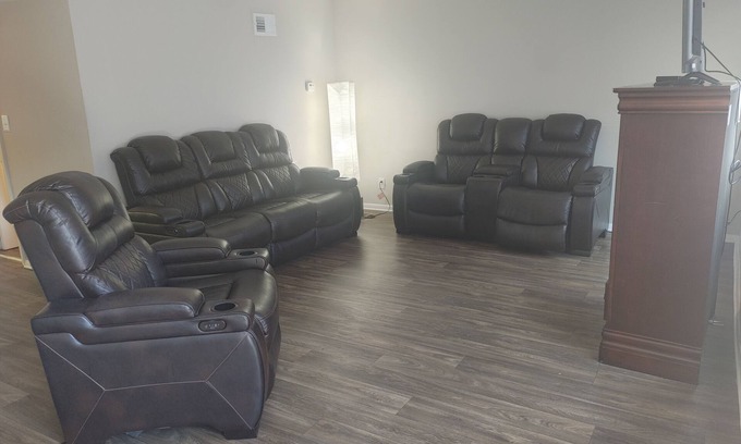 Greenbriar Wohnung | A lovely 3-bedroom 3-bath home in the heart of Atlanta.