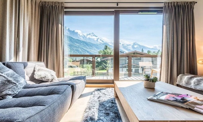 Les Tines Skihütte | A LUXURIOUS CHAMONIX CHALET WITH AN EASY ACCESS TO SKI AND TRANSPORT