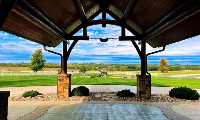 Drexel Kabine | A one-of-a-kind Log Lodge on over 200 acres of panoramic views & serene settings