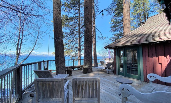 Lincoln Park Kabine | Ein Teil der Tahoe-Geschichte, Original Rote Kabine am See (ZC1298)