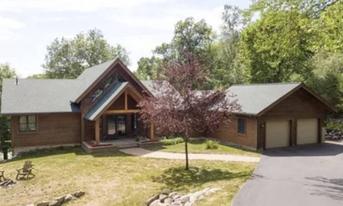 Hudson Kabine | A peaceful stay at the Timber Castle - 10 minutes from downtown