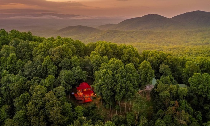 Walnut Mountain Kabine | A Peach Of A View | Ellijay Ga