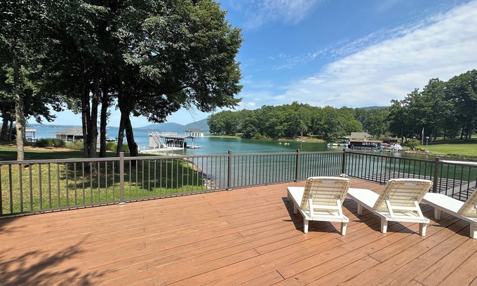 Penhook Haus | THE PERFECT LOCATION! Sloping lot, mountain view, and great cove!