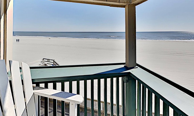 The Dunes Eigentumswohnung | A place at the beach III 9530-2H, Oceanfront Bliss Awaits in Myrtle Beach
