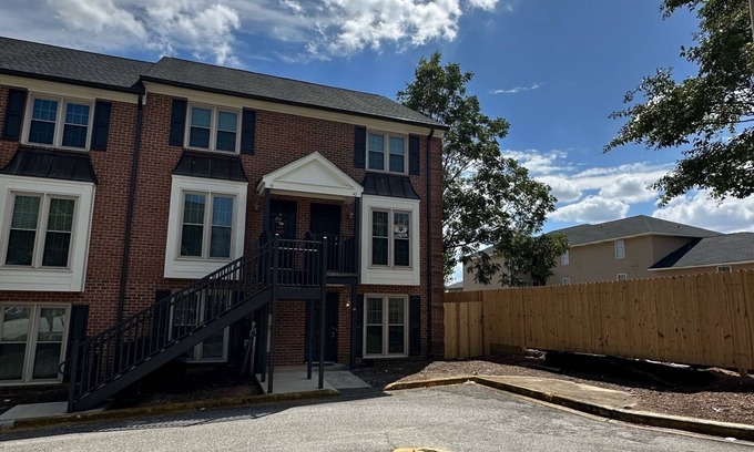 Auburn Eigentumswohnung | A quick 1/2 block from campus perfect location WALK to Football Games