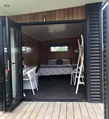 Ongaonga Hotel | A Rural Retreat, Cabin with Private Bathroom No 2