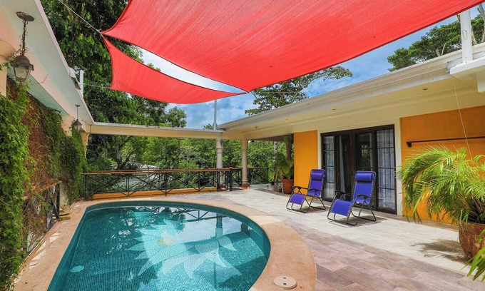Valle Pura Vida Wohnung | A spacious, 2 bed Penthouse with private pool & parking in Manuel Antonio.