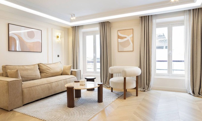 Gaillon Wohnung | A Splendid 2-BR/2BA with Services in Opéra