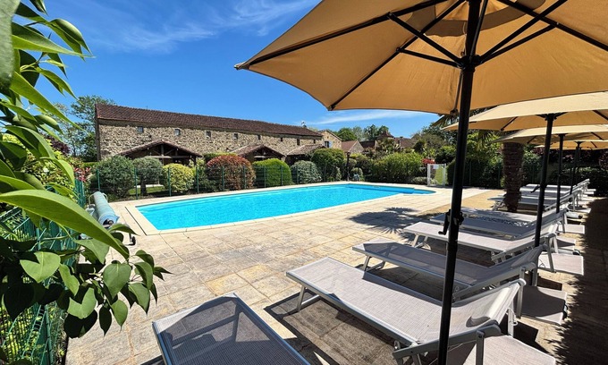 Cales Hütte | A touch of luxury in the heart of the Dordogne countryside.