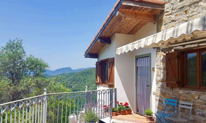 Berzi Haus | Traditionelles ligurisches Künstlerhaus in wunderschöner Tal- und Weilerlage