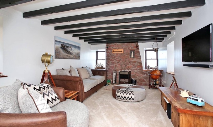 Fraserburgh Haus | A Wave from it all