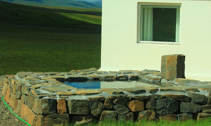 Varmahlid Haus | Ein wunderbares kleines und gemütliches Haus mit einem privaten natürlichen Whirlpool, fantastische Aussicht