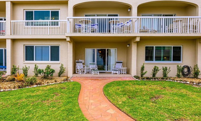 Boardwalk Eigentumswohnung | A106- Perfekte 2/2 Wohnung! Fantastische Strandlage in unmittelbarer Nähe der Flagler Ave!