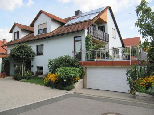 Zapfendorf Wohnung | Abendstille am Obstgarten mit Terrasse