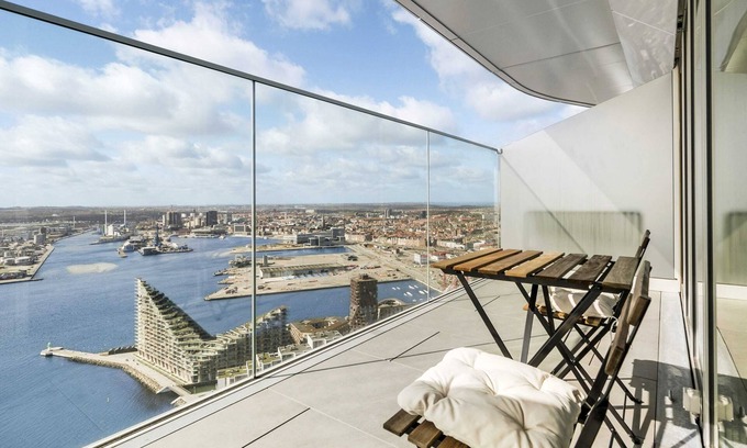 Aarhus C Wohnung | Above the clouds on 42nd floor