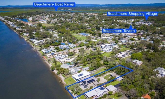 Beachmere Haus | Absolute Beachfront Holiday House