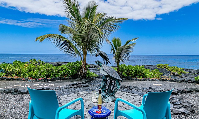 Keaau Haus | Absolute Oceanfront on Ancient Lava Cliffs! Whales, dolphins, turtles!