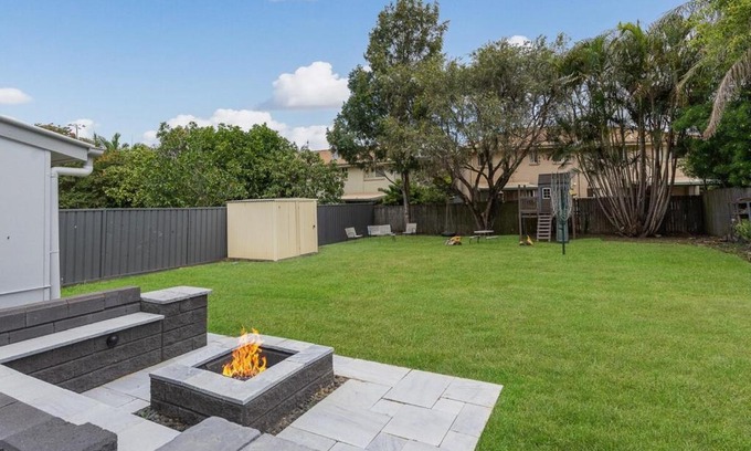Acacia Ridge Haus | Acacia Ridge Cottage - Firepit, Kids Cubby, Games