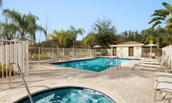 Tampa Eigentumswohnung | Accessible Unit w/ Roll-In Shower | Great location