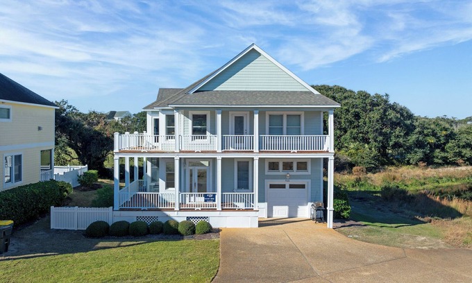 Corolla Haus | Ace By The Beach: Pool Access | Golf Course Views