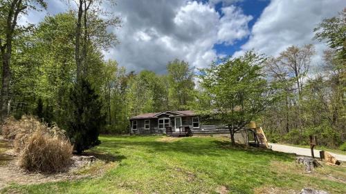 Logan Haus | Acorn Acres Cabins Buck Run Cottage