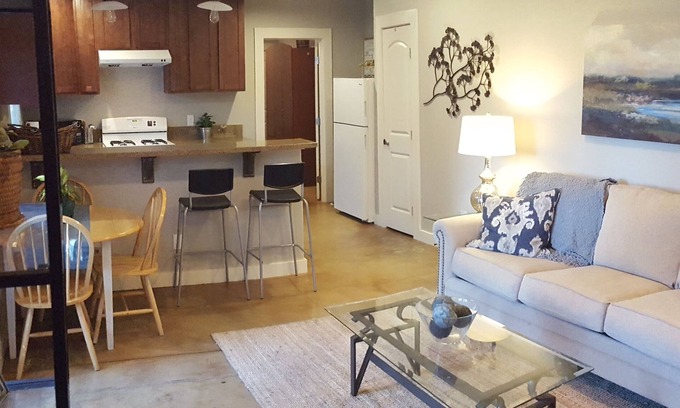 South Berkeley Wohnung | Gegenüber von BART, New Construction1 Bd / 1Ba-Private
