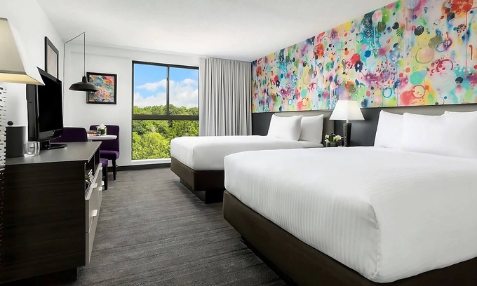 Lower Allston Hotel | ADA 2 Queens with Tub Room at Studio Allston Hotel