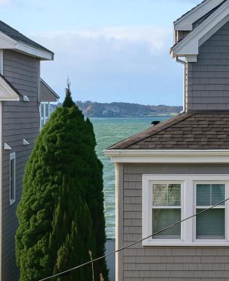 Swampscott Wohnung | Adam's apartment Modern 3BR 2BA Free Parking by Swampscott Beach By Amana Green realty