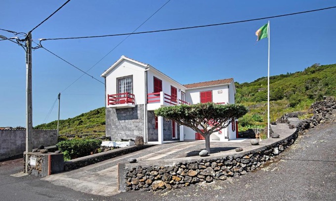Calheta de Nesquim Haus | Adega Pedra do Lagar