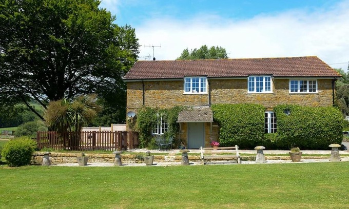 Bridport Haus | Admiral's Cottage