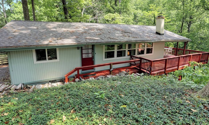 Chesapeake Ranch Estates-Drum Point Hütte | Adorable bungalow w/ access to private beaches and water views.