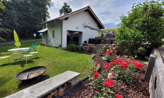 Feternes Haus | Adorable gite with lake and mountain views
