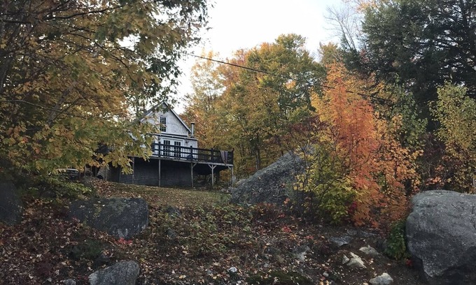 Dedham Hütte | Adorable private cottage with lake views and access.