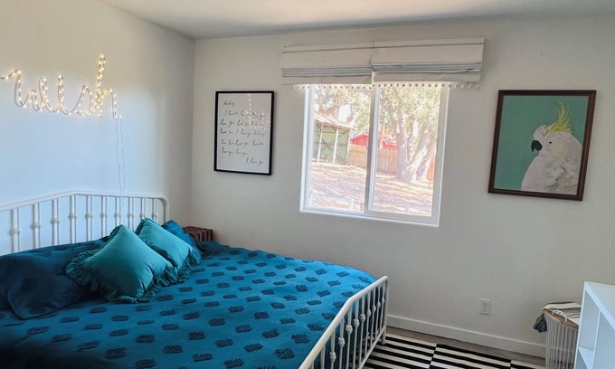 Meiners Oaks Haus | Adorable space with entertainment barn