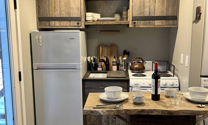 Whitefish Kabine | Adventure seekers, dog friendly Tiny house w/ private access to Lion Mtn. Trail