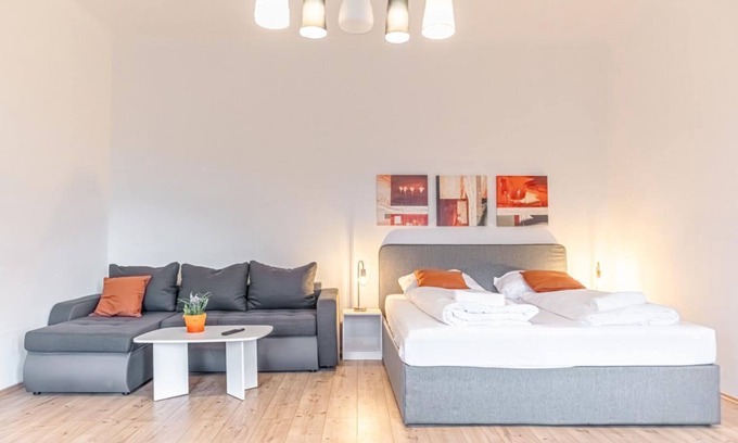 Wahring Wohnung | Affordable 2BR Apt -Perfect for Longstays