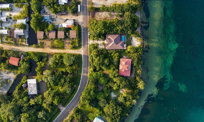 Placencia Hütte | Affordable 2BR Casita with Prime Roadside Location