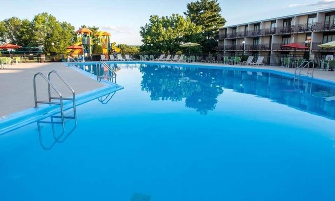 Harrisburg - Hershey Haus | Affordable Stay in Red Lion Hotel Harrisburg Hershey! Pool, Free Parking