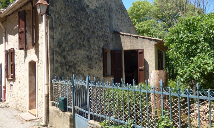 Sillans-la Cascade Haus | Agréable Maison de Village Près D'une Rivière