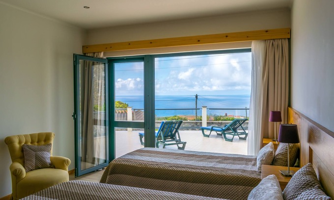 Ponta Delgada Villa | AHR - Villa Maria: Traumferienhaus, Pool, AL 608