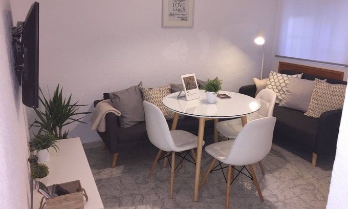 Distrito Sur Wohnung | Klimaanlage, Wifi, nahe der Moschee-Kathedrale